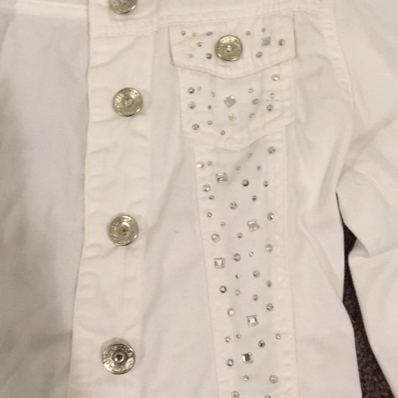 White jean jacket with bejewels - Picture 3 of 4
